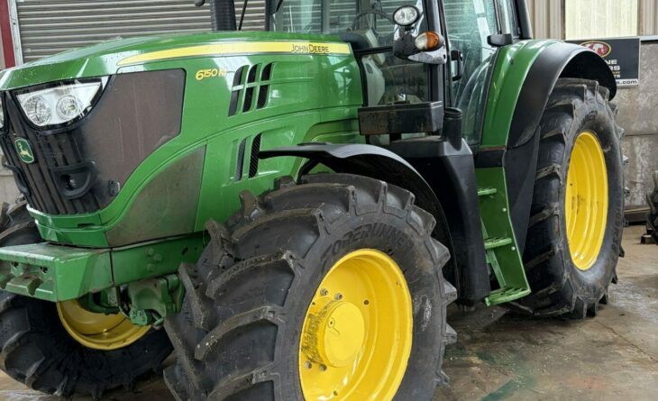 John Deere 8